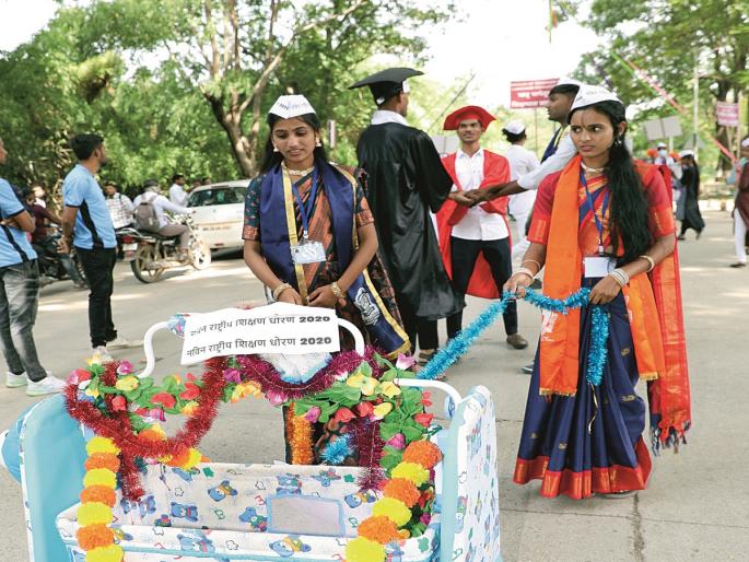 Will reservation for women stop atrocities? A student's question in the elocution competition at the youth festival | महिला आरक्षणाने अत्याचार थांबतील का? युवक महोत्सवातील वक्तृत्व स्पर्धेत विद्यार्थिनीचा सवाल Will reservation for women stop atrocities? A student's question in the elocution competition at the youth festival | महिला आरक्षणाने अत्याचार थांबतील का? युवक महोत्सवातील वक्तृत्व स्पर्धेत विद्यार्थिनीचा सवाल