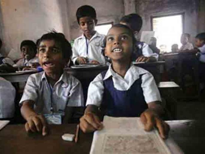 The scope of uniform purchases increased; Questions about the headmaster | गणवेश खरेदीचा पेच वाढला; मुख्याध्यापकांपुढे प्रश्न The scope of uniform purchases increased; Questions about the headmaster | गणवेश खरेदीचा पेच वाढला; मुख्याध्यापकांपुढे प्रश्न