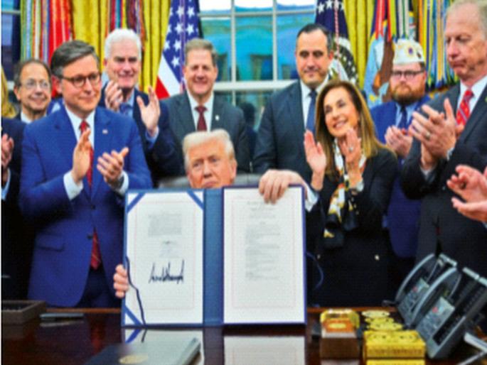 Millions of employees will now be paid; government work will also continue smoothly, shutdown in America finally ends after 43 days | लाखो कर्मचाऱ्यांचा पगार आता होणार; सरकारी कामेही सुरळीत सुरू राहणार, अमेरिकेत अखेर ४३ दिवसांनंतर शटडाउन संपुष्टात Millions of employees will now be paid; government work will also continue smoothly, shutdown in America finally ends after 43 days | लाखो कर्मचाऱ्यांचा पगार आता होणार; सरकारी कामेही सुरळीत सुरू राहणार, अमेरिकेत अखेर ४३ दिवसांनंतर शटडाउन संपुष्टात