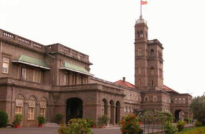 Giving greetings to Mahamanav by continuously studying 18 hours at univercity | विद्यापीठात सलग १८ तास अभ्यास करून महामानवाला अभिवादन Giving greetings to Mahamanav by continuously studying 18 hours at univercity | विद्यापीठात सलग १८ तास अभ्यास करून महामानवाला अभिवादन