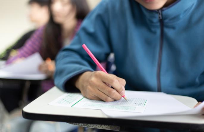 In Amravati University, 100 marks were given for 50 marks | अमरावती विद्यापीठात ५० गुणांच्या प्रश्नावर १०० गुणांची खैरात In Amravati University, 100 marks were given for 50 marks | अमरावती विद्यापीठात ५० गुणांच्या प्रश्नावर १०० गुणांची खैरात