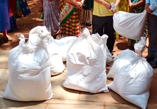 Lockdown News: Free distribution of 30 tons of food for 175 horses in Thane-Palghar | Lockdown News: ठाणे-पालघरमध्ये १७५ घोड्यांसाठी ३० टन खाद्याचे मोफत वाटप