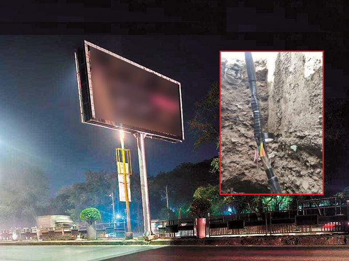 The cable of the street lights was broken at 40 places in the construction of Unipole! 10 letters to municipality, still no action | युनिपोल उभारणीत ४० ठिकाणी पथदिव्यांची केबल तोडली ! मनपाला दहा पत्र, तरीही कारवाई नाही 