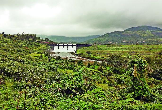 'Chale wool-rain game' in Maval taluka in pune | मावळ तालुक्यात 'चाले ऊन-पावसाचा खेळ'