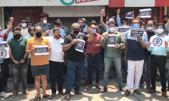 Government's softening role, shops will start from Friday! | शासनाची नरमाईची भूमिका, शुक्रवारपासून दुकाने सुरू होणार! Government's softening role, shops will start from Friday! | शासनाची नरमाईची भूमिका, शुक्रवारपासून दुकाने सुरू होणार!