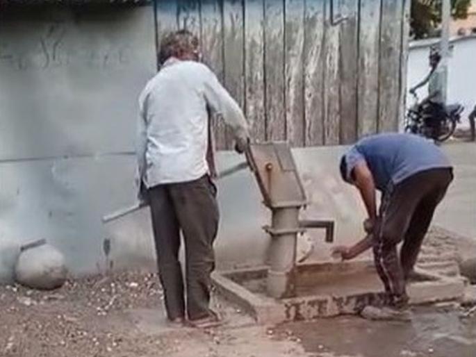 Is it a public hand pump or Drunkers spot? | हा सार्वजनिक हॅन्डपम्प की तळीरामांचा अड्डा? Is it a public hand pump or Drunkers spot? | हा सार्वजनिक हॅन्डपम्प की तळीरामांचा अड्डा?