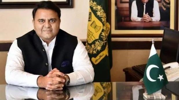 pakistan minister fawad hussain targets rahul gandhi for his statement on kashmir | राहुल गांधींनी 'त्या' विधानावरून केली सारवासारव; पाकिस्तानी मंत्री फवाद हुसैन म्हणाले की... pakistan minister fawad hussain targets rahul gandhi for his statement on kashmir | राहुल गांधींनी 'त्या' विधानावरून केली सारवासारव; पाकिस्तानी मंत्री फवाद हुसैन म्हणाले की...