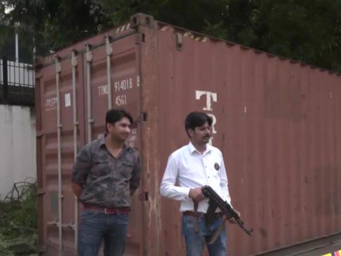 20 tonnes worth of 1800 crores heroin seized at Nhavasheva port in Mumbai Delhi Police | दिल्ली पोलिसांची मोठी कारवाई! मुंबईतील न्हावाशेवा बंदरावर १८०० कोटींचे हेरॉईन जप्त 20 tonnes worth of 1800 crores heroin seized at Nhavasheva port in Mumbai Delhi Police | दिल्ली पोलिसांची मोठी कारवाई! मुंबईतील न्हावाशेवा बंदरावर १८०० कोटींचे हेरॉईन जप्त