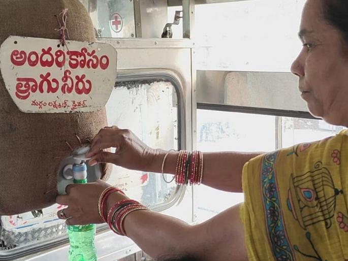 Free water for all passengers in ST buses of Telangana | तेलंगणाच्या एसटी बसमध्ये सर्व प्रवाशांसाठी माेफत पाणी Free water for all passengers in ST buses of Telangana | तेलंगणाच्या एसटी बसमध्ये सर्व प्रवाशांसाठी माेफत पाणी