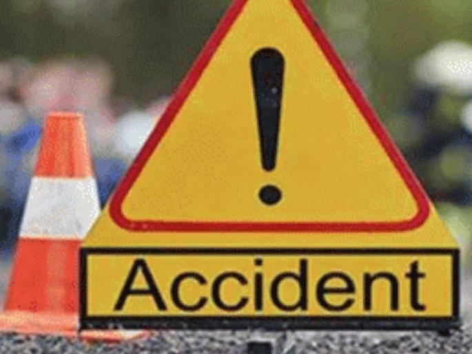 A five-year-old boy was crushed by a car while on the road to call his aunt | मावशीला बोलवायला रस्त्यावर गेलेल्या पाच वर्षीय चिमुकल्याला कारने चिरडले A five-year-old boy was crushed by a car while on the road to call his aunt | मावशीला बोलवायला रस्त्यावर गेलेल्या पाच वर्षीय चिमुकल्याला कारने चिरडले