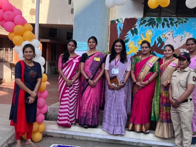 From polling station president to polling officer all the responsibilities are on women | मतदान केंद्राध्यक्ष ते मतदान अधिकारी सर्व जबाबदारी महिलांवरच From polling station president to polling officer all the responsibilities are on women | मतदान केंद्राध्यक्ष ते मतदान अधिकारी सर्व जबाबदारी महिलांवरच