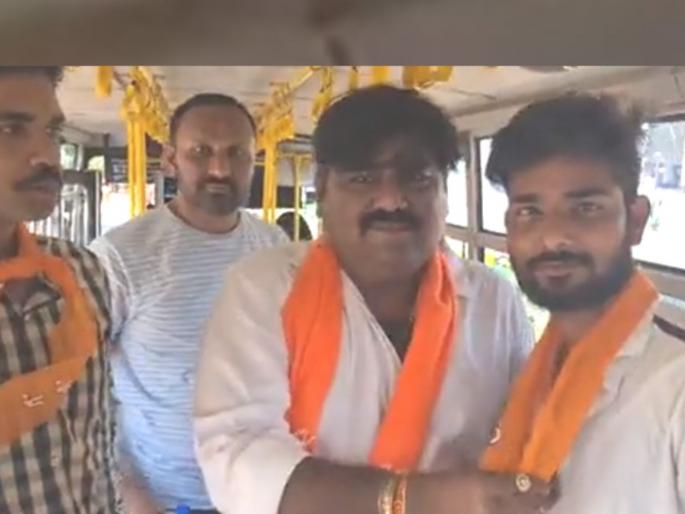 U-turn of rickshaw puller who invited Arvind Kejriwal for dinner, said- 'I am a fan of PM Modi' | मुख्यमंत्री अरविंद केजरीवाल यांना डिनरसाठी बोलावणाऱ्या रिक्षाचालकाचा यू-टर्न, म्हणाला- 'मी पीएम मोदींचा चाहता' U-turn of rickshaw puller who invited Arvind Kejriwal for dinner, said- 'I am a fan of PM Modi' | मुख्यमंत्री अरविंद केजरीवाल यांना डिनरसाठी बोलावणाऱ्या रिक्षाचालकाचा यू-टर्न, म्हणाला- 'मी पीएम मोदींचा चाहता'