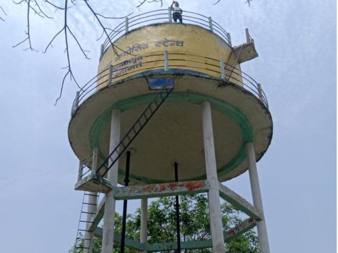 Ex-PT member demand investigation into corruption of GR | ग्रा.पं.च्या भ्रष्टाचाराची चौकशीच्या मागणीसाठी माजी पं.सदस्यांची वीरुगीरी : एकोडी येथील घटना Ex-PT member demand investigation into corruption of GR | ग्रा.पं.च्या भ्रष्टाचाराची चौकशीच्या मागणीसाठी माजी पं.सदस्यांची वीरुगीरी : एकोडी येथील घटना