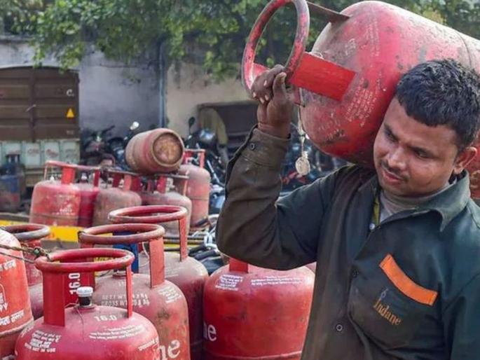 Illegal use of domestic gas cylinders at hotels, tea shops | हॉटेल, चहा टपऱ्यांवर घरगुती गॅस सिलिंडरचा बिनधास्त वापर Illegal use of domestic gas cylinders at hotels, tea shops | हॉटेल, चहा टपऱ्यांवर घरगुती गॅस सिलिंडरचा बिनधास्त वापर