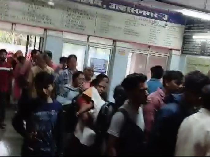 Increase in viral fever, cold, cough patients; Crowd of patients in central hospitals of Ulhasnagar | व्हायरल ताप, सर्दी, खोकला रुग्णांत वाढ; उल्हासनगरच्या मध्यवर्ती रुग्णालयांत रुग्णांची गर्दी Increase in viral fever, cold, cough patients; Crowd of patients in central hospitals of Ulhasnagar | व्हायरल ताप, सर्दी, खोकला रुग्णांत वाढ; उल्हासनगरच्या मध्यवर्ती रुग्णालयांत रुग्णांची गर्दी