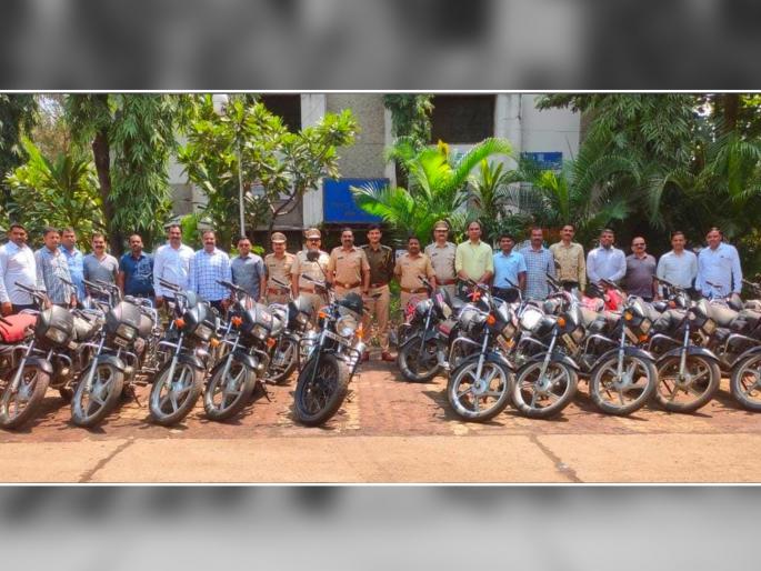 As many as 29 two-wheelers worth eight lakhs were stolen by three people an incident in Nashik | तिघांनी मिळून चोरल्या आठ लाखांच्या तब्बल २९ दुचाकी, नाशिकमधील घटना As many as 29 two-wheelers worth eight lakhs were stolen by three people an incident in Nashik | तिघांनी मिळून चोरल्या आठ लाखांच्या तब्बल २९ दुचाकी, नाशिकमधील घटना