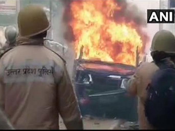 Citizenship Amendment Act protests Updates: CAA protest on friday police and intelligence is on alert | CAA Protests Live: नागरिकत्व कायद्याविरोधातील आंदोलनाला हिंसक वळण, उत्तर प्रदेशात पाच जणांचा मृत्यू Citizenship Amendment Act protests Updates: CAA protest on friday police and intelligence is on alert | CAA Protests Live: नागरिकत्व कायद्याविरोधातील आंदोलनाला हिंसक वळण, उत्तर प्रदेशात पाच जणांचा मृत्यू