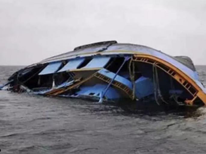 Major accident in Uttar Pradesh during Chhath Puja; Boat capsizes in river while people are taking selfies, many may have drowned | छठ पूजेदरम्यान उत्तर प्रदेशात मोठी दुर्घटना; लोक सेल्फी घेत असतानाच नाव उलटली, अनेक जण बुडाल्याची शक्यता Major accident in Uttar Pradesh during Chhath Puja; Boat capsizes in river while people are taking selfies, many may have drowned | छठ पूजेदरम्यान उत्तर प्रदेशात मोठी दुर्घटना; लोक सेल्फी घेत असतानाच नाव उलटली, अनेक जण बुडाल्याची शक्यता