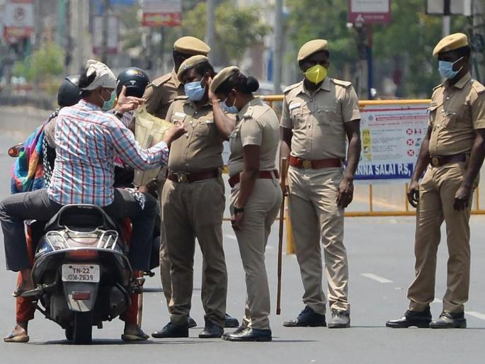 gorakhpur police arrested 6 including 3 policemen in robbery with jewelers | पोलिसांचा कारनामा! ड्युटी संपल्यावर उरलेल्या वेळात लूट; ३५ लाखांचे दागिने घेऊन फरार