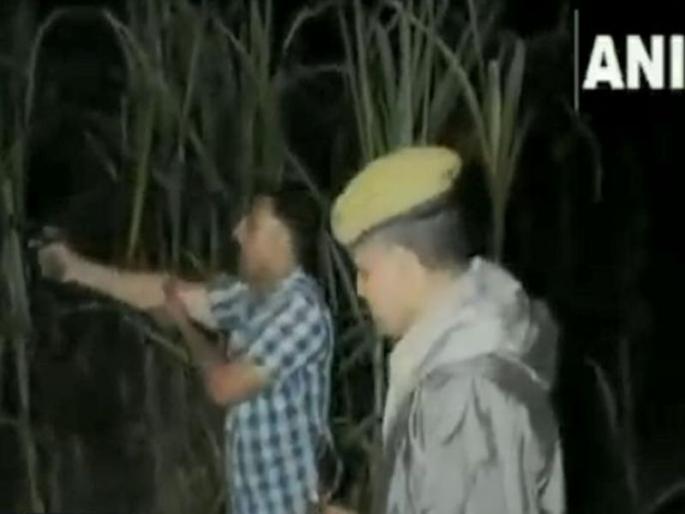 uttar pradesh police will give award to sub inspector who shouted thain thain during encounter | एन्काऊंटरवेळी तोंडातून बंदुकीचा आवाज काढणाऱ्या पोलिसाला मिळणार शौर्य पुरस्कार