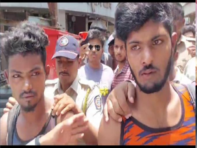 Mistaking them for kidnappers, two monks were brutally beaten up by citizens in Kolhapur | अपहरणकर्ते समजून कोल्हापुरात दोघा भिक्षुकांना नागरिकांनी दिला चोप  Mistaking them for kidnappers, two monks were brutally beaten up by citizens in Kolhapur | अपहरणकर्ते समजून कोल्हापुरात दोघा भिक्षुकांना नागरिकांनी दिला चोप