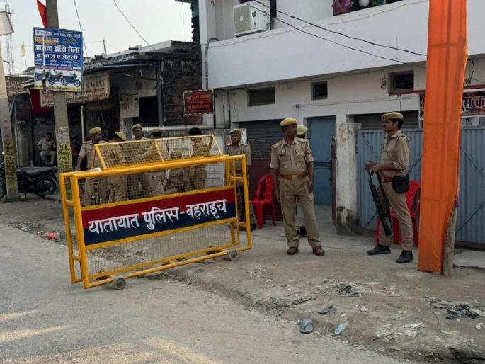 Will the bulldozer run on the house of the accused in Bahraini violence? Notice pasted by the administration | बहराइच हिंसाचारातील आरोपीच्या घरावर बुलडोझर चालणार? प्रशासनाने चिकटवली नोटीस Will the bulldozer run on the house of the accused in Bahraini violence? Notice pasted by the administration | बहराइच हिंसाचारातील आरोपीच्या घरावर बुलडोझर चालणार? प्रशासनाने चिकटवली नोटीस