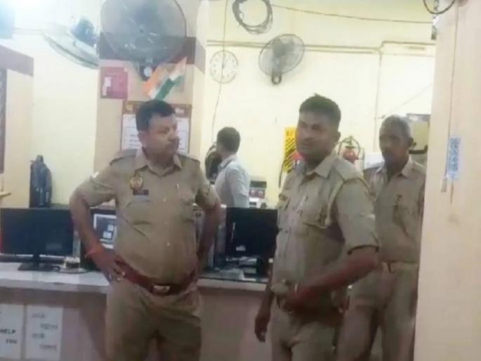 Shocking! Mother-in-law dies in hospital; The son-in-law reached the bank with the dead body, demanded money... | धक्कादायक! सासूचा रुग्णालयात मृत्यू; जावयाने मृतदेह घेऊन गाठली बँक, केली पैशांची मागणी...