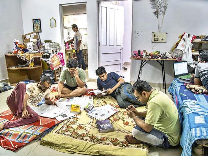 Lokmat deepotsav 2018 - an exclusive report from Delhi's UPSC world | दिल्लीतली स्वप्नांचे गॅस चेंबर्स- स्पर्धा परीक्षांच्या जगातलं गुदमरवून टाकणारं चित्र