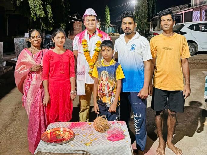 Dr. Ajay Doke cracked UPSC in his first attempt by studying through videos on the internet | इंटरनेटवरील व्हिडीओद्वारे अभ्यास करून डॉ. अजय डोके यांनी पहिल्याच प्रयत्नात मिळवले युपीएससीत यश Dr. Ajay Doke cracked UPSC in his first attempt by studying through videos on the internet | इंटरनेटवरील व्हिडीओद्वारे अभ्यास करून डॉ. अजय डोके यांनी पहिल्याच प्रयत्नात मिळवले युपीएससीत यश