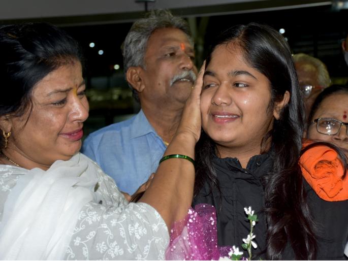 Russia Ukrain War:30 km pipeline at minus 7 degrees; The soldiers were showing fear of guns; meal filled by locals | उणे ७ अंशाच्या तापमानात ३० किमी पायपीट;सैनिक दाखवत बंदुकांचा धाक, स्थानिकांनी भरवला घास Russia Ukrain War:30 km pipeline at minus 7 degrees; The soldiers were showing fear of guns; meal filled by locals | उणे ७ अंशाच्या तापमानात ३० किमी पायपीट;सैनिक दाखवत बंदुकांचा धाक, स्थानिकांनी भरवला घास