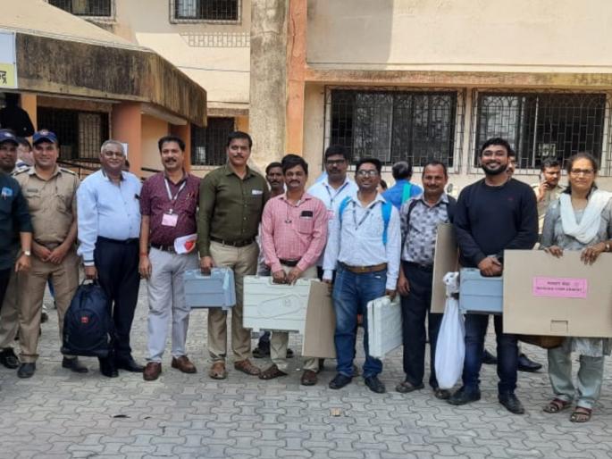 voting material sent to 61 polling stations in uran taluka under police security | उरण तालुक्यातील ६१ मतदान केंद्रावर पोलिस बंदोबस्तात मतदान साहित्य रवाना voting material sent to 61 polling stations in uran taluka under police security | उरण तालुक्यातील ६१ मतदान केंद्रावर पोलिस बंदोबस्तात मतदान साहित्य रवाना