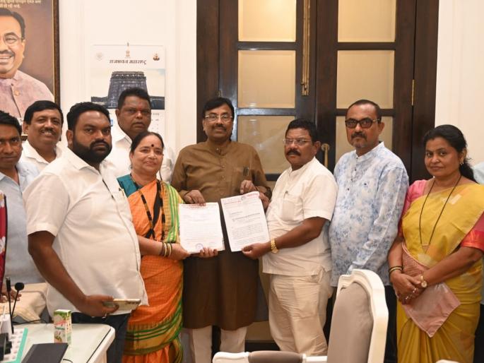 Demand strict action against fishermen who indulge in illegal fishing even during the ban period  | बंदी काळातही अवैध मासेमारी करण्या-या मच्छीमारांच्या विरोधात कठोर कारवाई करण्याची मागणी  Demand strict action against fishermen who indulge in illegal fishing even during the ban period  | बंदी काळातही अवैध मासेमारी करण्या-या मच्छीमारांच्या विरोधात कठोर कारवाई करण्याची मागणी