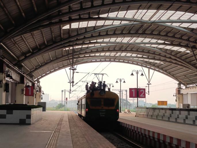 Raigad: Inspection work on power lines on the stalled Kharkopar-Uran railway line has begun | Raigad: रखडलेल्या खारकोपर-उरण रेल्वे मार्गावर विद्युत वाहिन्या तपासणीच्या कामाला सुरुवात Raigad: Inspection work on power lines on the stalled Kharkopar-Uran railway line has begun | Raigad: रखडलेल्या खारकोपर-उरण रेल्वे मार्गावर विद्युत वाहिन्या तपासणीच्या कामाला सुरुवात