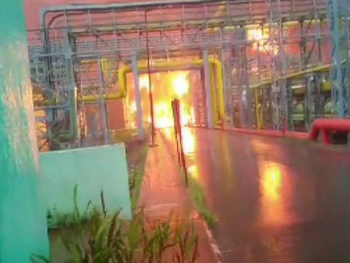 Fire breaks out at a uran ONGC gas plant | Uran ONGC Fire: उरण ओएनजीसी गॅस प्रकल्पात भीषण आग, चार जणांचा मृत्यू Fire breaks out at a uran ONGC gas plant | Uran ONGC Fire: उरण ओएनजीसी गॅस प्रकल्पात भीषण आग, चार जणांचा मृत्यू
