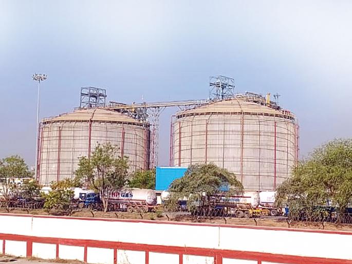 Uproar on project victims in Uran; Privatization of BPCL | उरणमधील प्रकल्पग्रस्तांवर गंडांतर; बीपीसीएलचे खासगीकरण Uproar on project victims in Uran; Privatization of BPCL | उरणमधील प्रकल्पग्रस्तांवर गंडांतर; बीपीसीएलचे खासगीकरण