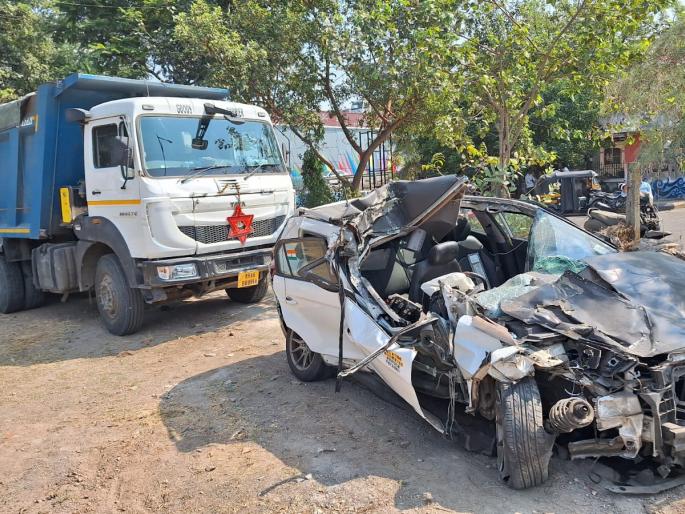 car collided with a trailer on uran road | उरण रोडवर कारची दुचाकीसह ट्रेलरला धडक car collided with a trailer on uran road | उरण रोडवर कारची दुचाकीसह ट्रेलरला धडक