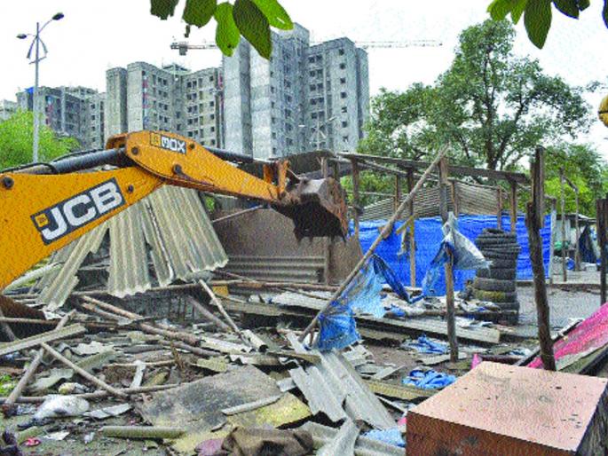  Unprotected repairs in Uran's Dronagiri area | उरणमधील द्रोणागिरी परिसरातील अनधिकृत टपऱ्या जमीनदोस्त