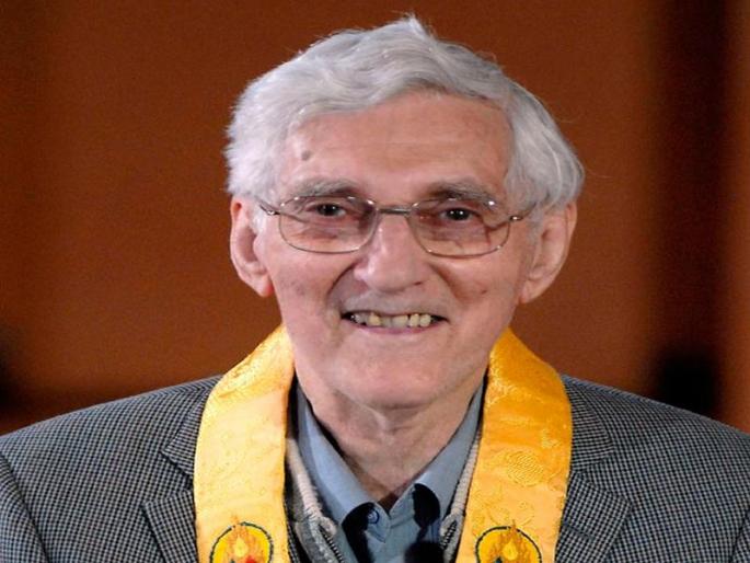 Urjaen Sangharshakte, the world's leading Buddhist scholar, died | जागतिक कीर्तीचे बौद्धविद्वान उर्गेन संघरक्षित यांचे निधन Urjaen Sangharshakte, the world's leading Buddhist scholar, died | जागतिक कीर्तीचे बौद्धविद्वान उर्गेन संघरक्षित यांचे निधन