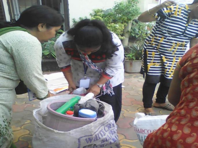 4 ton plastic waste deposited from Dombivali-thane, efforts of Energy Foundation | ऊर्जा फाऊंडेशनच्या सातत्यपूर्ण प्रयत्नांना डोंबिवलीसह ठाणेकरांचा उत्स्फूर्त प्रतिसाद, 4 टन प्लास्टिक कचरा झाला जमा 4 ton plastic waste deposited from Dombivali-thane, efforts of Energy Foundation | ऊर्जा फाऊंडेशनच्या सातत्यपूर्ण प्रयत्नांना डोंबिवलीसह ठाणेकरांचा उत्स्फूर्त प्रतिसाद, 4 टन प्लास्टिक कचरा झाला जमा