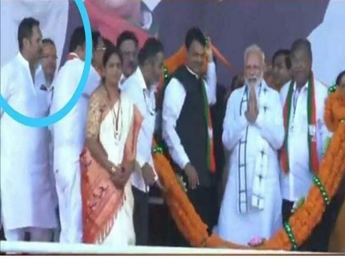 The target of udayanraje bhosale by NCP leader jitendra ahwad in modi stage | 'राजे यातना होतात हे बघून...', राष्ट्रवादीच्या नेत्याकडून 'उदयनराजे टार्गेट' The target of udayanraje bhosale by NCP leader jitendra ahwad in modi stage | 'राजे यातना होतात हे बघून...', राष्ट्रवादीच्या नेत्याकडून 'उदयनराजे टार्गेट'