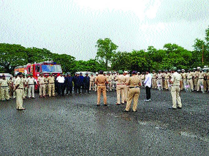 Mockrill by squadron to control riot in Uran area | उरण परिसरात दंगा काबू पथकाकडून मॉकड्रिल