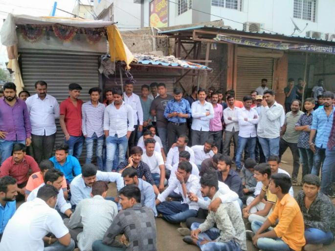 Due to interference in police at Uroli Kanchan avoided a big problem | उरूळी कांचन येथे पोलिसांनी वेळीच हस्तक्षेप केला म्हणून टळला अनर्थ Due to interference in police at Uroli Kanchan avoided a big problem | उरूळी कांचन येथे पोलिसांनी वेळीच हस्तक्षेप केला म्हणून टळला अनर्थ