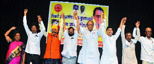 Raghunathdada Patil warns against sugarcane plantation in Kolhapur | साडेतीन हजाराशिवाय कांडे तोडू देणार नाही - रघुनाथदादा पाटील कोल्हापुरातील ऊस परिषदेत इशारा Raghunathdada Patil warns against sugarcane plantation in Kolhapur | साडेतीन हजाराशिवाय कांडे तोडू देणार नाही - रघुनाथदादा पाटील कोल्हापुरातील ऊस परिषदेत इशारा