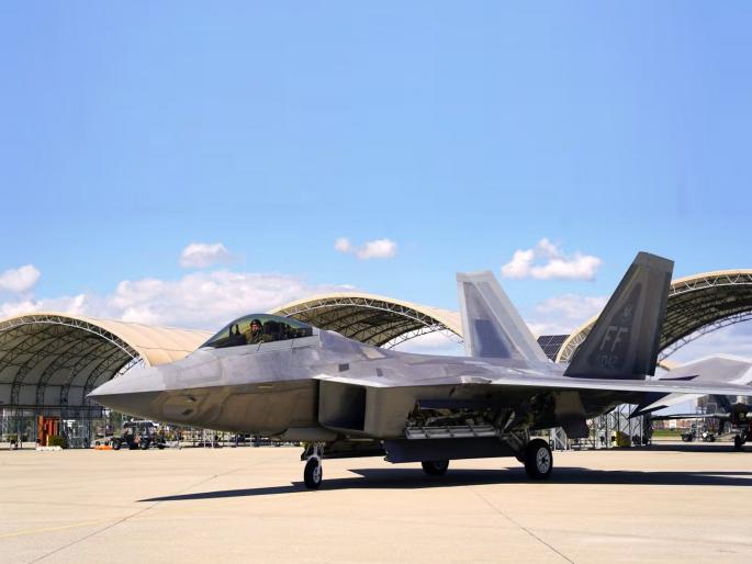 Before Prime Minister Modi reached Israel America deployed 11 F-22 Raptor fighter jets in Israe | पंतप्रधान मोदी इस्रायलमध्ये पोहोचण्यापूर्वी अमेरिकेनं इस्रायलमध्ये तैनात केले 11 F-22 रॅप्टर फायटर जेट, कारण काय? Before Prime Minister Modi reached Israel America deployed 11 F-22 Raptor fighter jets in Israe | पंतप्रधान मोदी इस्रायलमध्ये पोहोचण्यापूर्वी अमेरिकेनं इस्रायलमध्ये तैनात केले 11 F-22 रॅप्टर फायटर जेट, कारण काय?