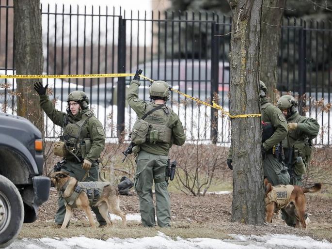 5 death Shooting At Molson Coors in USA BKP | अमेरिकेतील बियर कंपनीत अंदाधुंद गोळीबार, अनेकांचा मृत्यू 5 death Shooting At Molson Coors in USA BKP | अमेरिकेतील बियर कंपनीत अंदाधुंद गोळीबार, अनेकांचा मृत्यू