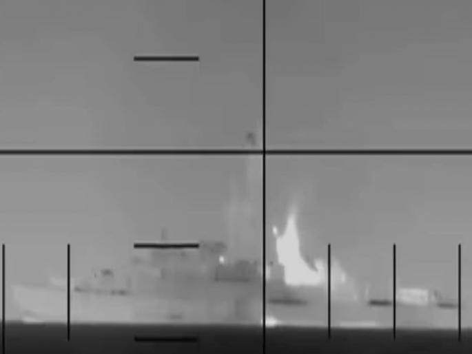 Video: Dangerous attack US submarine fires missile at Iranian ship from below; Shreds fly in 10 seconds | Video : खतरनाक हल्ला! अमेरिकेच्या पाणबुडीने खालूनच इराणी जहाजावर क्षेपणास्त्र डागले; १० सेकंदातच उडाल्या चिंधड्या Video: Dangerous attack US submarine fires missile at Iranian ship from below; Shreds fly in 10 seconds | Video : खतरनाक हल्ला! अमेरिकेच्या पाणबुडीने खालूनच इराणी जहाजावर क्षेपणास्त्र डागले; १० सेकंदातच उडाल्या चिंधड्या