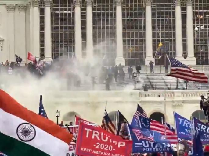 shiv sena mp priyanka chaturvedi raised question after seeing indian flag in us capitol voilance videoca | "... लाज वाटायला हवी," अमेरिकेतील हिंसक आंदोलनादरम्यान तिरंगा दिसल्यानं शिवसेना खासदाराचा संताप shiv sena mp priyanka chaturvedi raised question after seeing indian flag in us capitol voilance videoca | "... लाज वाटायला हवी," अमेरिकेतील हिंसक आंदोलनादरम्यान तिरंगा दिसल्यानं शिवसेना खासदाराचा संताप