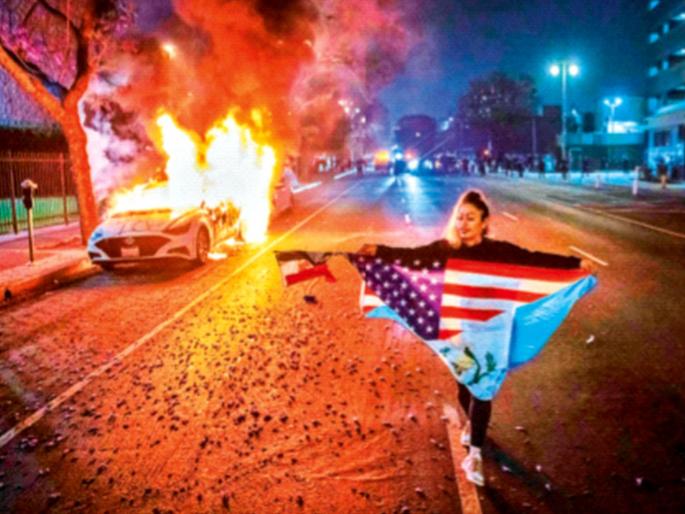 America is on fire with protests, people took to the streets in 25 cities across 12 states; Donald Trump tries to crush the protests after the curfew in Los Angeles | अमेरिका आंदोलनाने पेटली, १२ राज्यांतील २५ शहरांत लोक उतरले रस्त्यावर; लॉस एंजिलिसमध्ये संचारबंदीनंतर आंदोलन चिरडून टाकण्याचा डोनाल्ड ट्रम्प यांचा प्रयत्न America is on fire with protests, people took to the streets in 25 cities across 12 states; Donald Trump tries to crush the protests after the curfew in Los Angeles | अमेरिका आंदोलनाने पेटली, १२ राज्यांतील २५ शहरांत लोक उतरले रस्त्यावर; लॉस एंजिलिसमध्ये संचारबंदीनंतर आंदोलन चिरडून टाकण्याचा डोनाल्ड ट्रम्प यांचा प्रयत्न