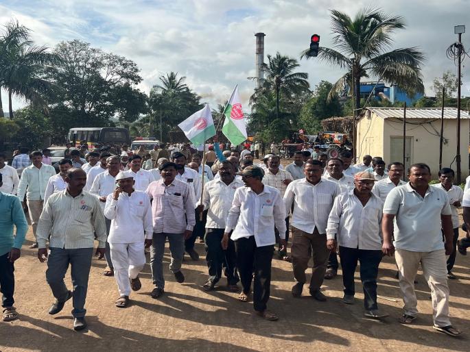Attempt to end farmer's life at protest site for sugarcane price Call for Athani Band today | Sugarcane Rate: ऊसदरासाठी आंदोलनस्थळी शेतकऱ्याचा जीवन संपवण्याचा प्रयत्न, प्रशासनाची उडाली तारांबळ Attempt to end farmer's life at protest site for sugarcane price Call for Athani Band today | Sugarcane Rate: ऊसदरासाठी आंदोलनस्थळी शेतकऱ्याचा जीवन संपवण्याचा प्रयत्न, प्रशासनाची उडाली तारांबळ