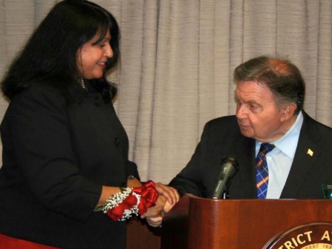 'Sworn on Bhagwad Gita' swears that ... Indian women judges in New York's Supreme Court | 'भगवद्गीतेवर हात ठेऊन शपथ घेते की'... न्यूयॉर्कच्या सर्वोच्च न्यायालयात न्यायाधीशपदी भारतीय महिला 'Sworn on Bhagwad Gita' swears that ... Indian women judges in New York's Supreme Court | 'भगवद्गीतेवर हात ठेऊन शपथ घेते की'... न्यूयॉर्कच्या सर्वोच्च न्यायालयात न्यायाधीशपदी भारतीय महिला